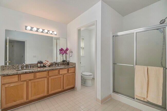 Building Photo - 1304 N Bay Dr