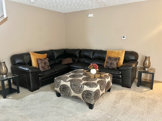 Building Photo - 2191 Painted Cliff Dr