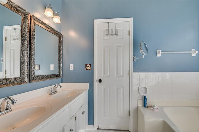 Building Photo - 4441 McManus Ct