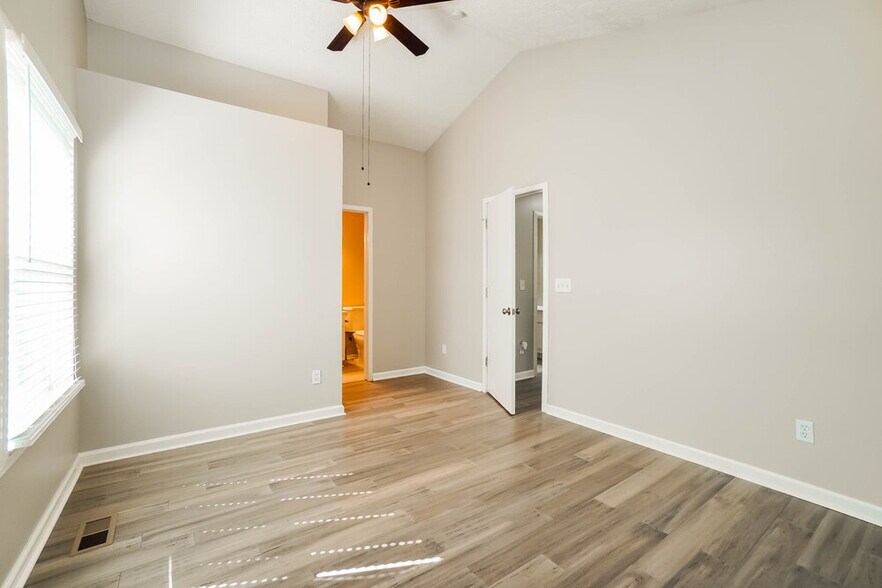 Building Photo - 848 Wallinger Dr