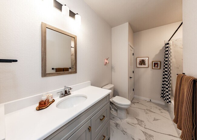 Building Photo - Beautiful Townhome Next to Nature on Westside