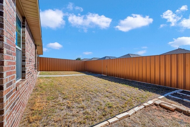 Building Photo - 410 E 97th St