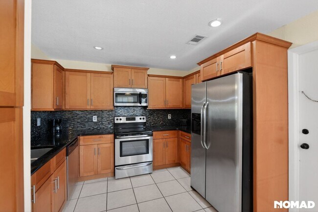 Building Photo - 3BR Modern Orlando 32824 Some Utilities Inc.