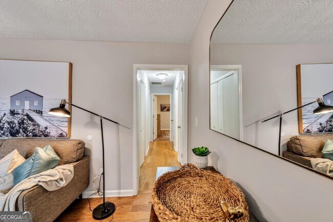 Building Photo - 160 Booth Rd SW