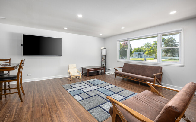 Building Photo - 621 S Salem Dr