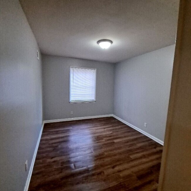 Building Photo - 4629 Wooddale Ave
