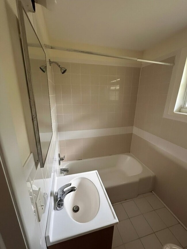 Building Photo - 6064 Longchamp Dr