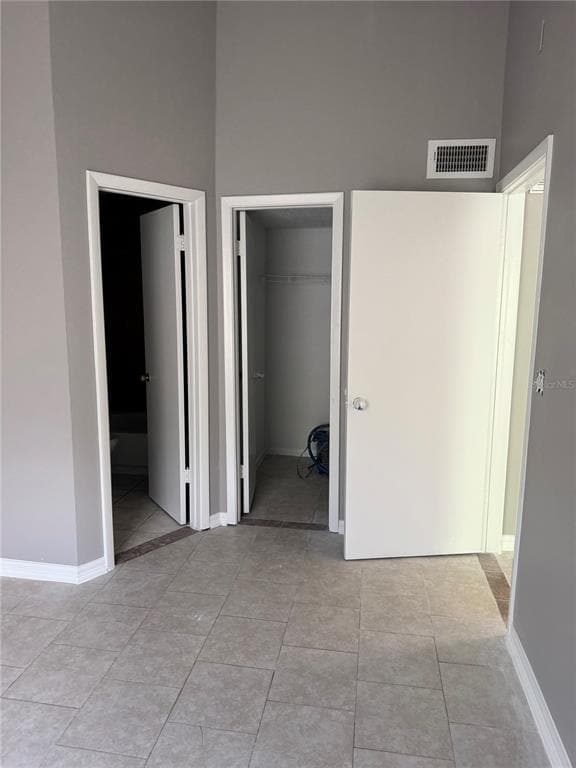 Building Photo - 1948 Lake Atriums Cir