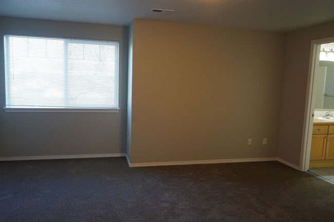 Building Photo - 10513 NE 63rd St