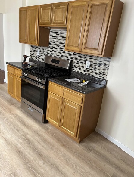 Building Photo - 11 William St