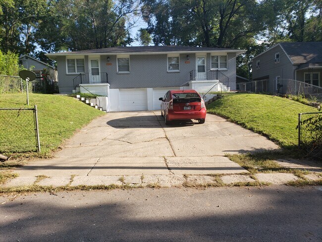 Primary Photo - 411 W Linden Ave