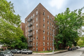 Building Photo - 217-227 E 7th St