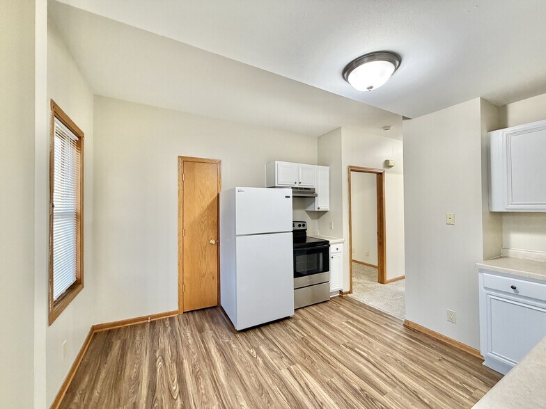 Building Photo - 17 Elliott St