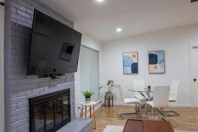 Building Photo - 9802 Kendal Dr