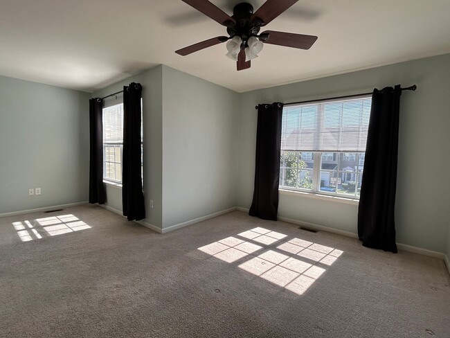 Building Photo - 941 Lansdowne Rd