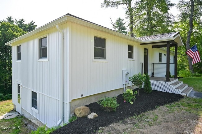 Building Photo - 871 Trout Lake Rd