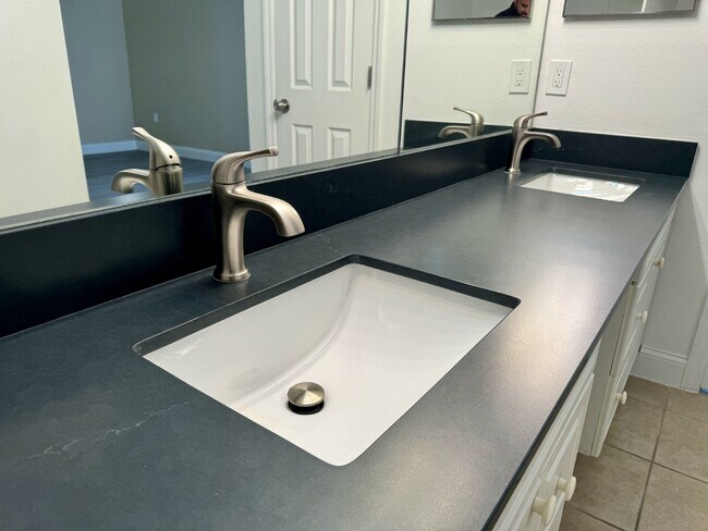 Building Photo - Fully renovated Townhome for Rent in Davenport, FL