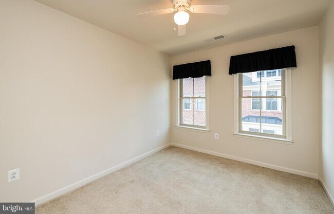 Building Photo - 3431 Kemper Rd