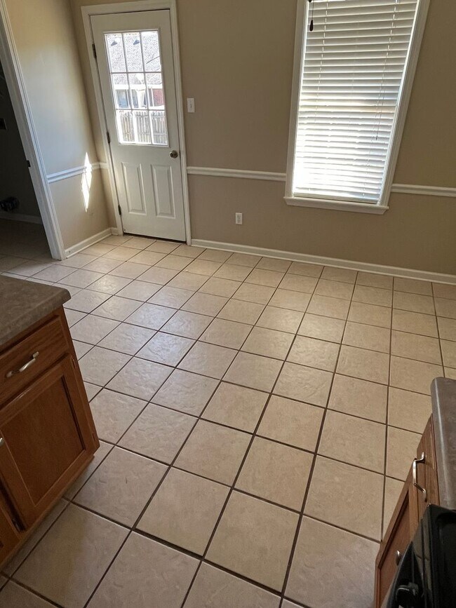 Building Photo - Corner Lot