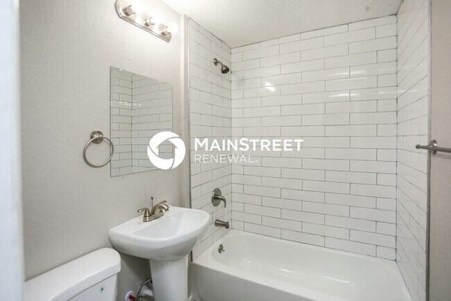 Building Photo - 3 Bedroom Pet-Friendly Home in Kansas City...