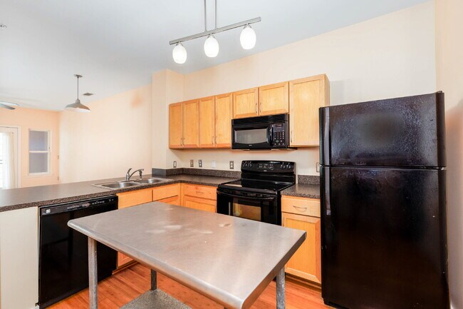 Building Photo - 2 Bedroom, 2 Bath Apartment in Birmingham
