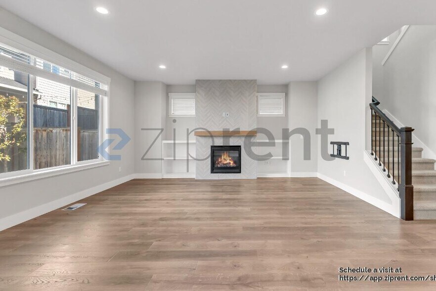 Building Photo - 11781 NW Thelin Ln