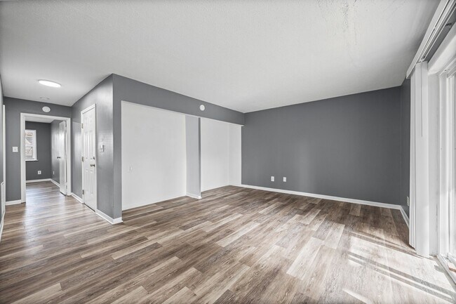 Building Photo - Convenient 1 Bedroom, 1 Bath first-floor condo located in Pawtuckett on the Green near the airpor...