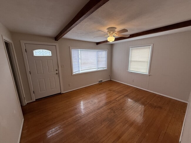 Building Photo - 117 Merigold Dr