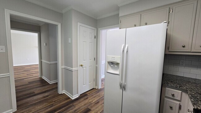 Building Photo - 123 Moss Creek Dr