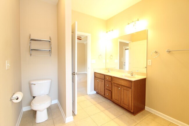 Building Photo - 222 Oxmoor Pl