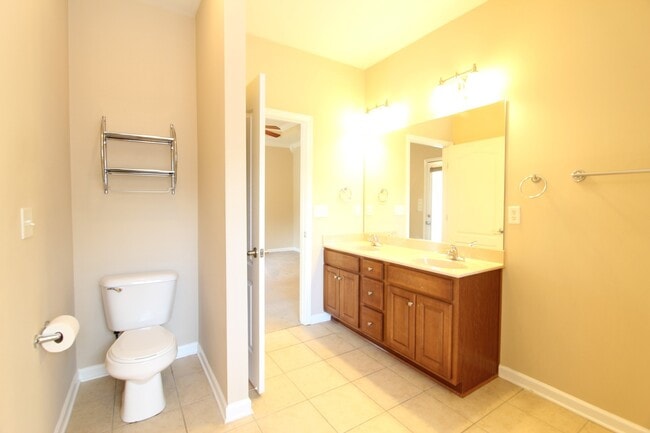 Building Photo - Homewood Area - Oxmoor Glen - Minutes to D...