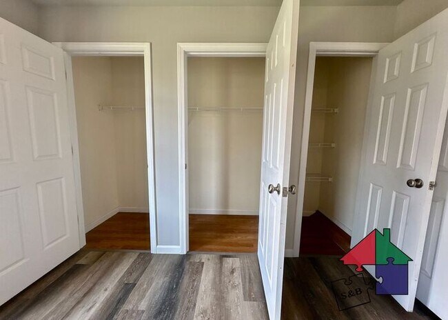 Building Photo - Spacious Milton 3 Bedroom - Pet Friendly!