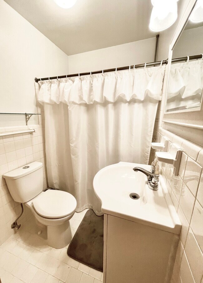 Building Photo - 4006 S Crestview Dr NW