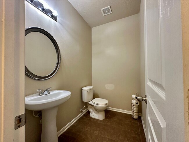 Building Photo - 11111 Kingsnorth Dr