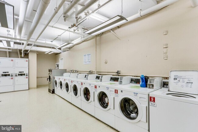 Building Photo - 1011 Arlington Blvd