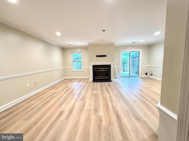 Building Photo - 47403 Darkhollow Falls Terrace