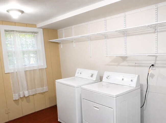 Building Photo - Elegant Split-Level Living in Prime Falls Church Location