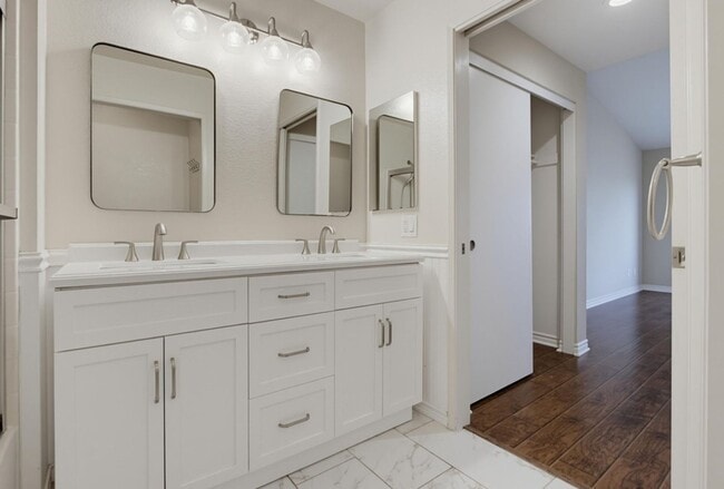 Building Photo - 500 Lands End Way
