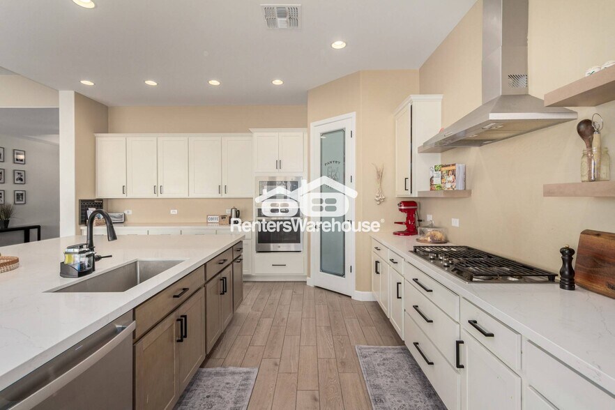 Building Photo - 20264 W San Juan Ave