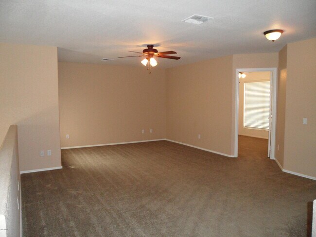 Building Photo - 687 S Sahuaro Dr