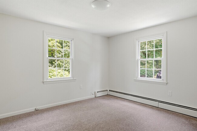 Building Photo - 289 Derry Rd