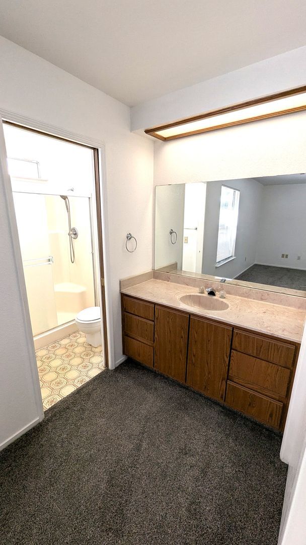 Building Photo - 3 Bedroom 2 Bath Home on Large Corner Lot