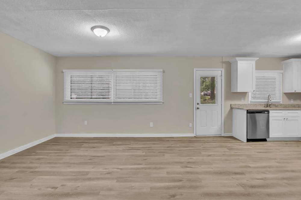 Building Photo - 6061 Lower Brk Ln