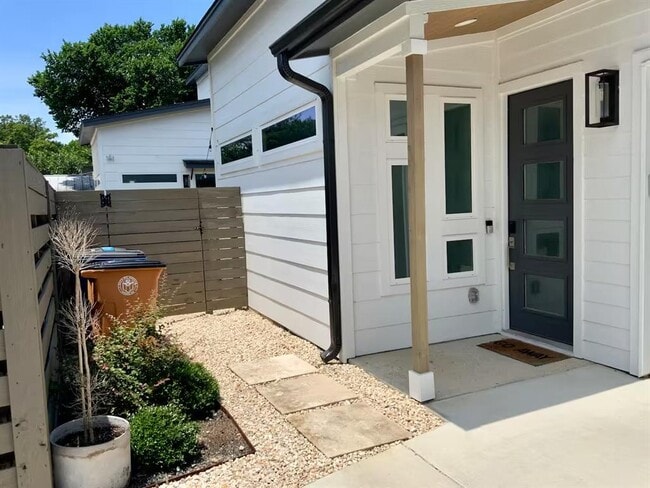 Building Photo - 6100 Ponca St