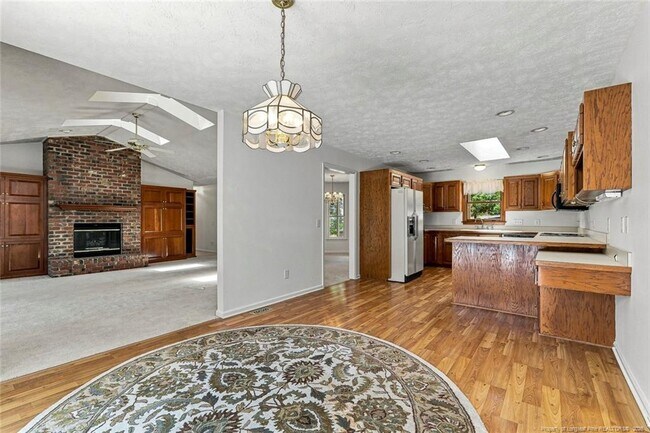 Building Photo - 709 Essex Ct