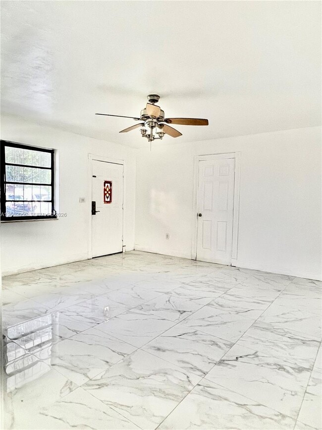 Building Photo - 321 NE 170th St