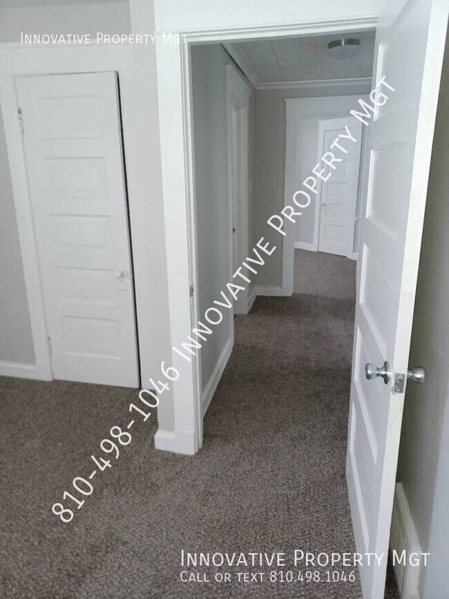 Building Photo - 842 E 9th St