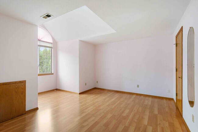 Building Photo - 12323 SW Millview Ct