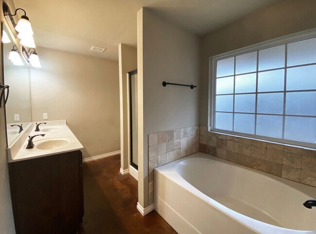 Building Photo - First Month Free! Great Location!