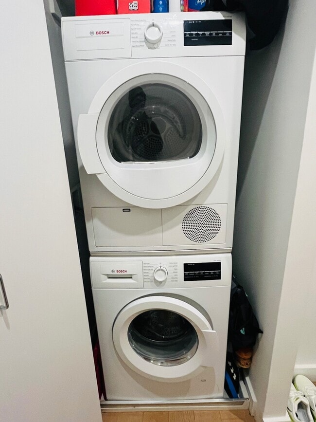 Building Photo - 180 Water St